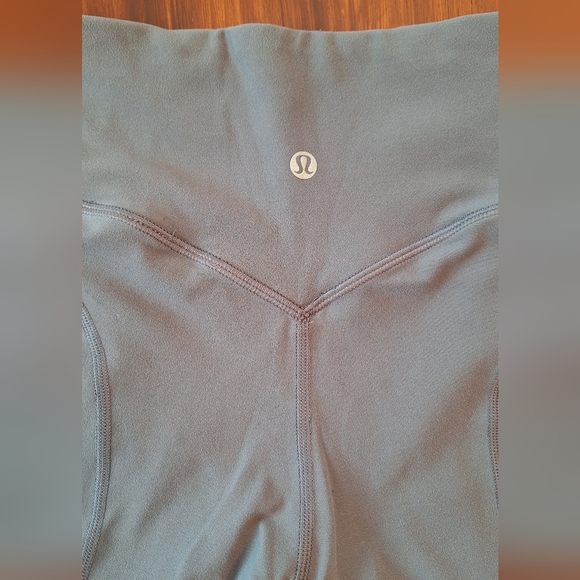 Lululemon Pushing Limits Crop (Nulu 21")Dark Carbon Size 4 - Picture 4 of 5